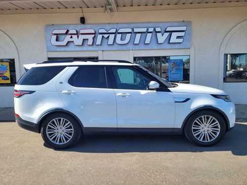 Used 2017 Land Rover Discovery HSE image 2