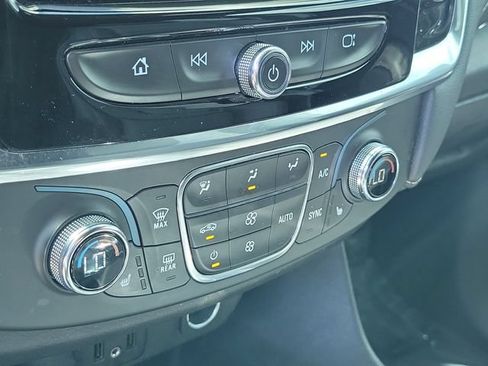 Used 2023 Chevrolet Traverse LT FWD image 32