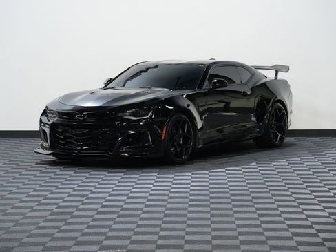 Used 2020 Chevrolet Camaro ZL1 RWD image 3