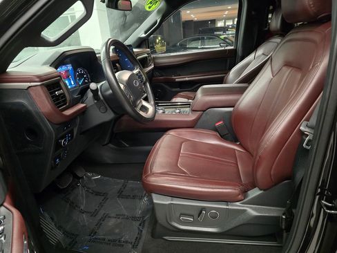Used 2024 Ford Expedition Limited image 19