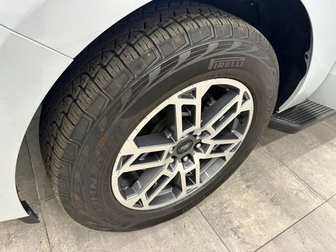 Used 2025 Ford Expedition Active image 43