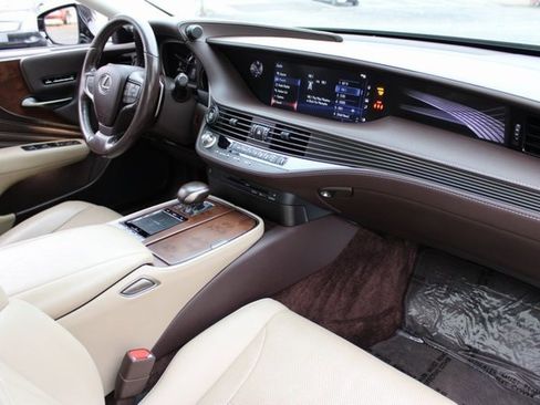 Used 2018 Lexus LS 500 w/ Accessory Package (Z1) image 12