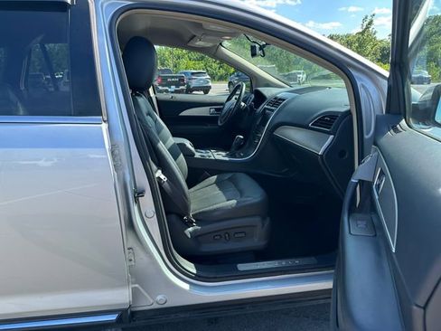Used 2013 Lincoln MKX FWD image 19