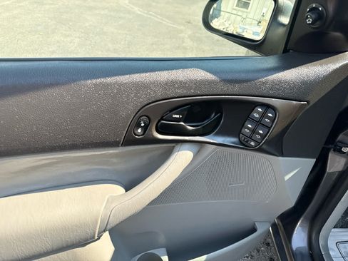 Used 2007 Ford Focus S FWD image 10