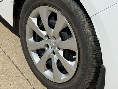 Used 2020 Toyota Corolla LE FWD image 8