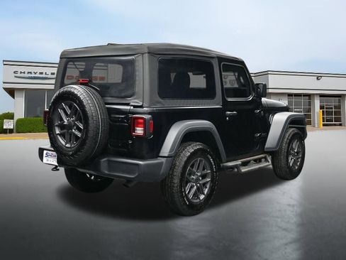 Used 2025 Jeep Wrangler Sport AWD/4WD image 5