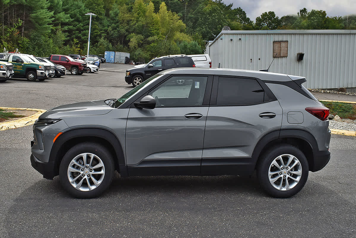 Used 2024 Chevrolet TrailBlazer LS w/ LS Convenience Package AWD/4WD image 4