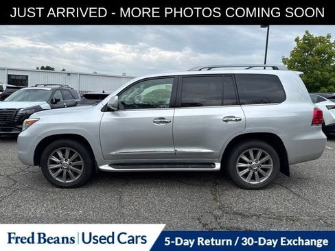 Used 2011 Lexus LX 570 4WD w/ Luxury Pkg image 4