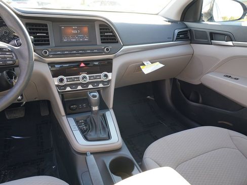 Used 2020 Hyundai Elantra SE FWD image 21