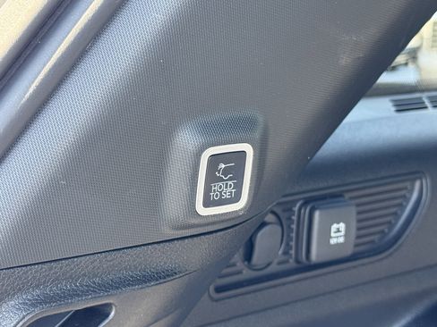 Used 2024 Jeep Grand Cherokee Laredo w/ Luxury Tech Group I image 33