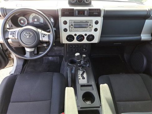 Used 2011 Toyota FJ Cruiser 4WD image 10
