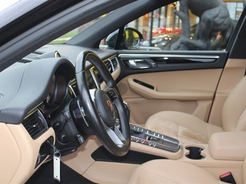 Used 2018 Porsche Macan AWD/4WD image 17