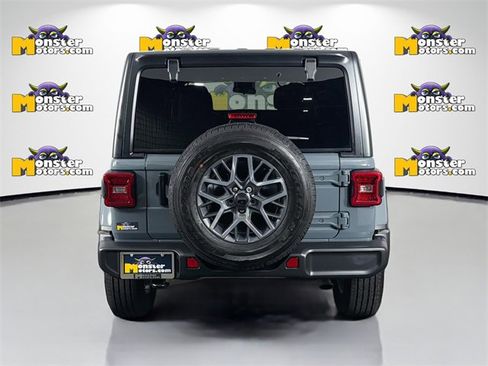 Used 2024 Jeep Wrangler Sahara image 6