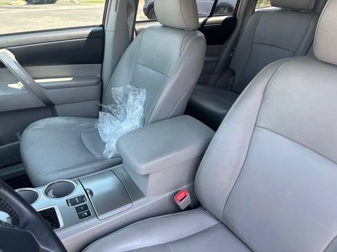 Used 2012 Toyota Highlander SE w/ Tow Pkg AWD/4WD image 15