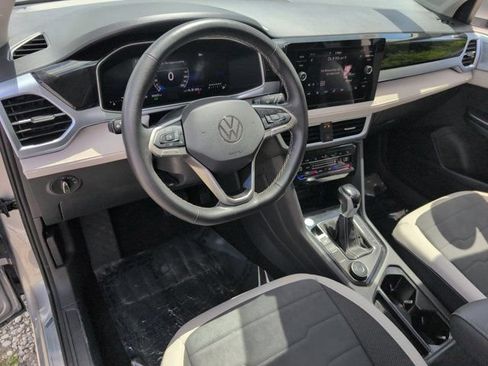 Used 2025 Volkswagen Taos SE AWD/4WD image 15