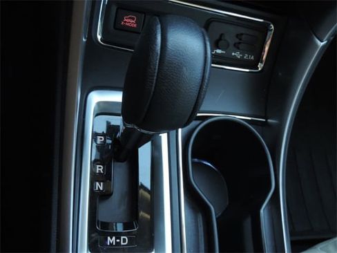 Used 2022 Subaru Ascent Limited w/ Technology Package image 24