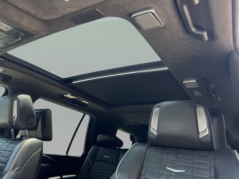 Used 2022 Cadillac Escalade Sport Platinum w/ Heavy-Duty Trailer Package AWD/4WD image 18