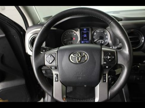 Used 2019 Toyota Tacoma SR5 AWD/4WD image 19