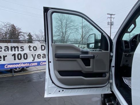Used 2019 Ford F250 XLT w/ XLT Premium Package image 13