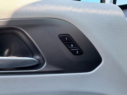 Used 2024 Chrysler Pacifica Touring-L FWD image 20