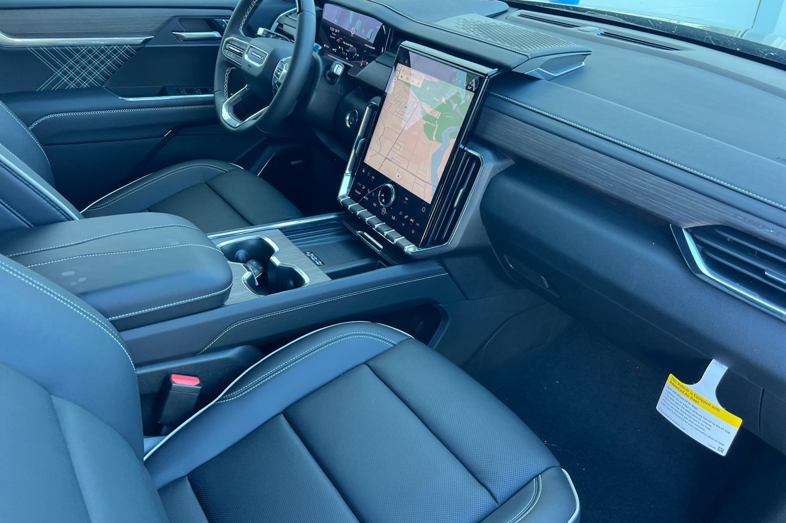 New 2027 GMC Acadia Denali w/ Denali Reserve Package AWD/4WD image 14