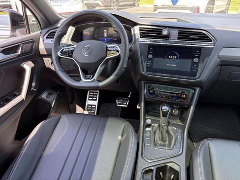 Used 2024 Volkswagen Tiguan SE R-Line image 30