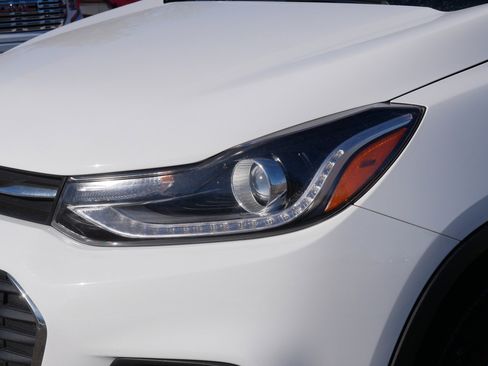 Used 2019 Chevrolet Trax LT w/ LT Convenience Package image 16