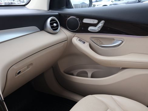 Used 2022 Mercedes-Benz GLC 300 image 42