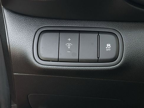 Used 2025 Hyundai Venue SEL image 27