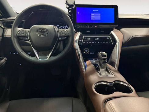 Used 2024 Toyota Venza XLE AWD/4WD image 11