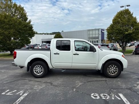 Used 2019 Nissan Frontier SV AWD/4WD image 6