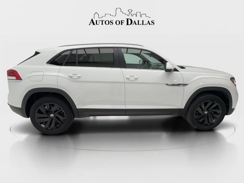 Used 2022 Volkswagen Atlas Cross Sport SE w/ Panoramic Sunroof Package FWD image 6