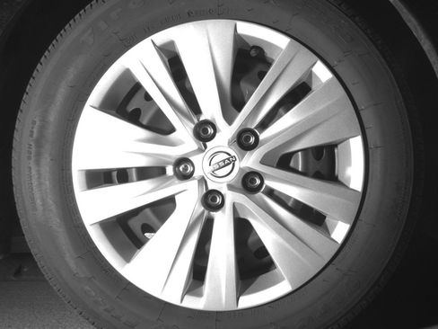 Used 2025 Nissan Sentra S FWD image 13