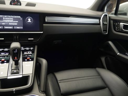 Certified 2023 Porsche Cayenne Platinum Edition AWD/4WD image 32