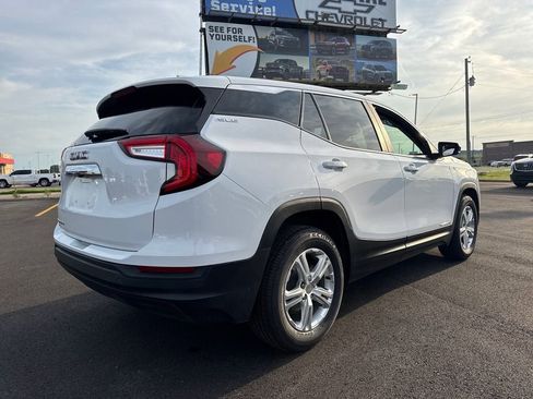 Used 2022 GMC Terrain SLE FWD image 7
