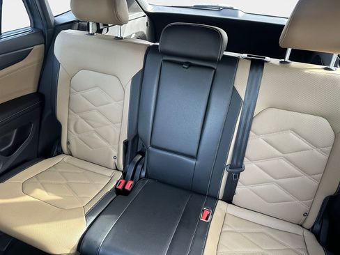 Used 2024 Volkswagen Atlas Cross Sport SE image 9