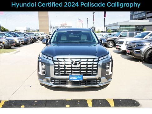 Used 2024 Hyundai Palisade Calligraphy FWD image 2