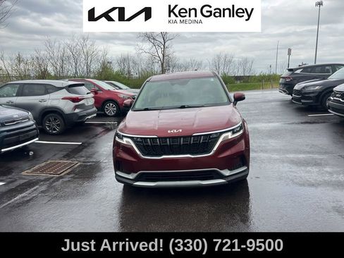 Certified 2022 Kia Carnival LX image 2