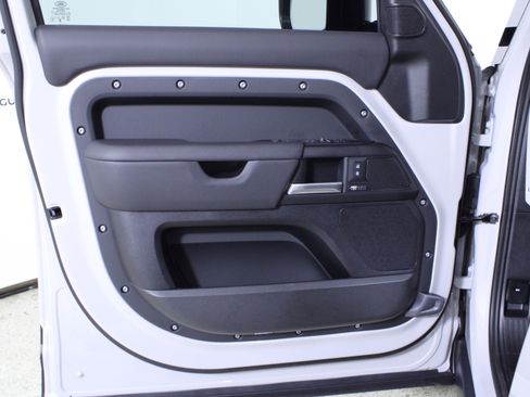 New 2026 Land Rover Defender 110 X-Dynamic SE AWD/4WD image 15