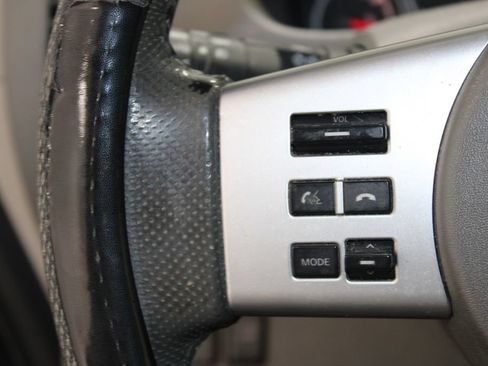 Used 2014 Nissan Frontier SL w/ SL Moonroof Package RWD image 17
