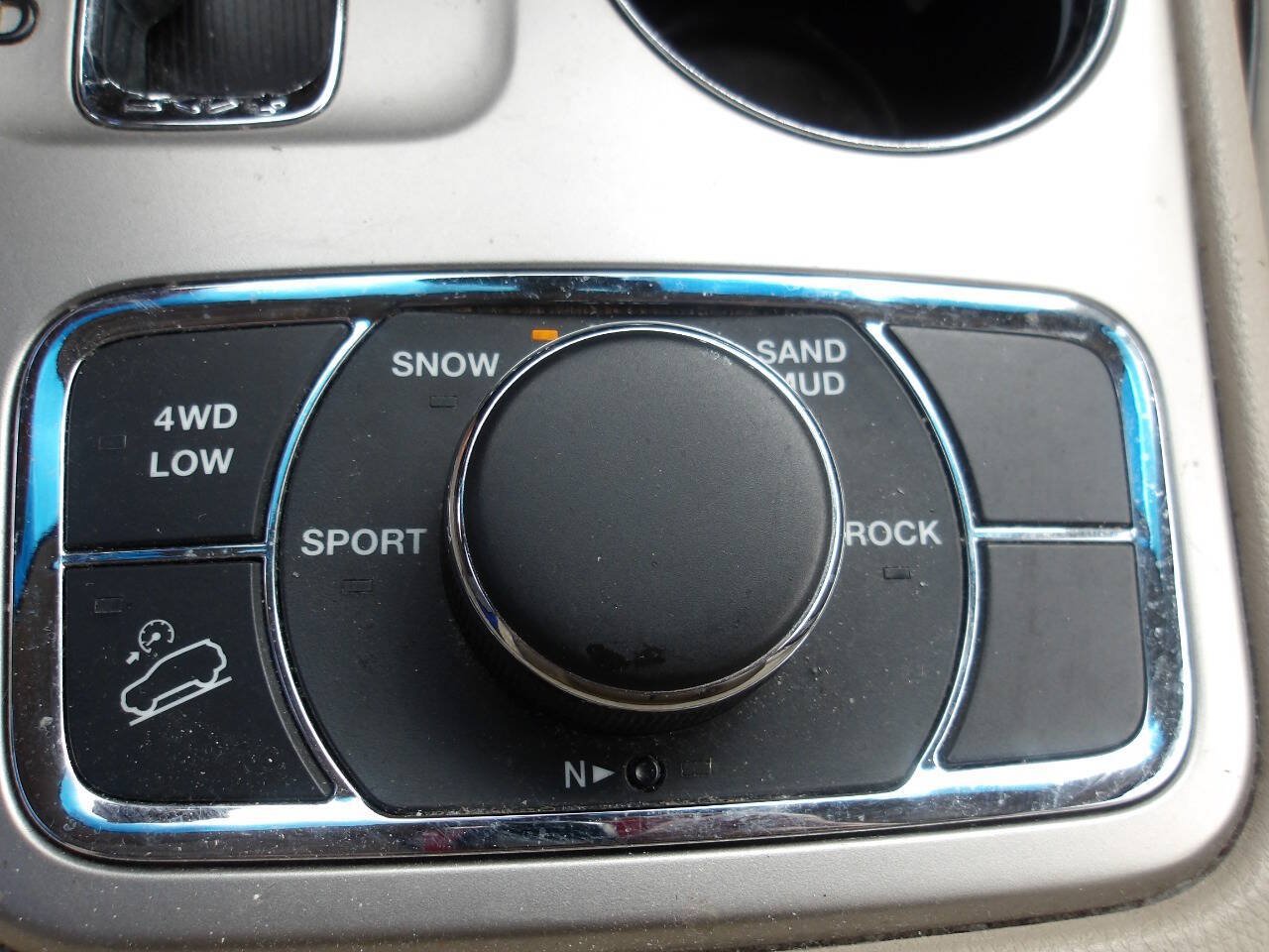 Used 2011 Jeep Grand Cherokee Overland AWD/4WD image 15
