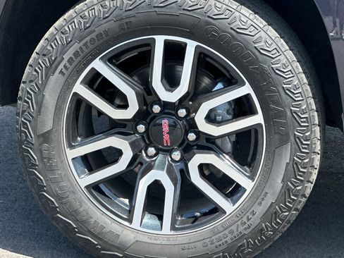 Used 2023 GMC Yukon AT4 w/ AT4 Premium Plus Package AWD/4WD image 33