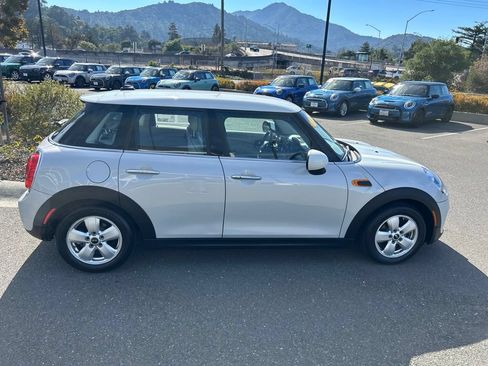 Used 2015 MINI Cooper 4-Door Hardtop FWD image 8