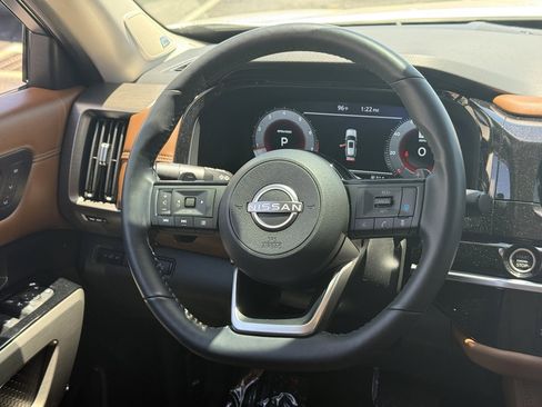 Used 2024 Nissan Pathfinder Platinum AWD/4WD image 22