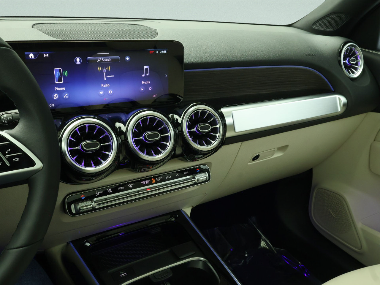 New 2026 Mercedes-Benz GLB 250 image 5