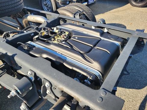 New 2025 Ford F550 4x4 SuperCab Super Duty image 14