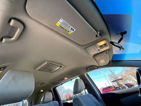 Used 2016 Honda Odyssey SE image 17