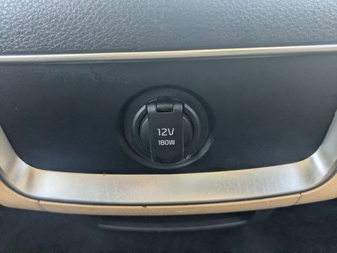 Used 2022 Kia Carnival LX FWD image 16