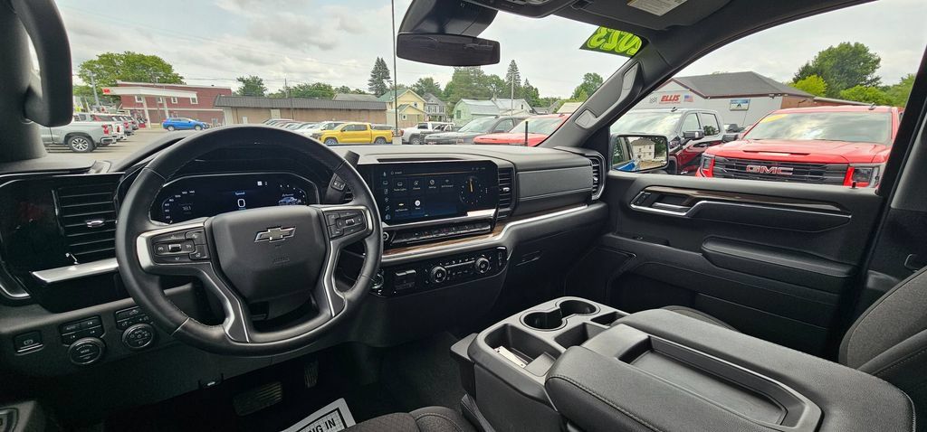 Used 2023 Chevrolet Silverado 1500 RST w/ Z71 Off-Road Package AWD/4WD image 11