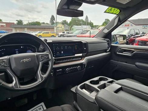 Used 2023 Chevrolet Silverado 1500 RST w/ Z71 Off-Road Package AWD/4WD image 11